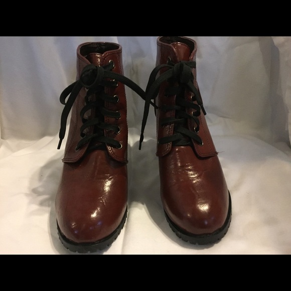 Beautiful lace-up ankle boots - Picture 3 of 3